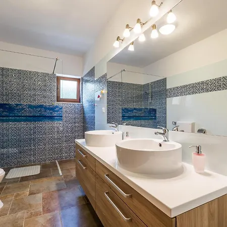Amazing In With House Sea View Holiday home *